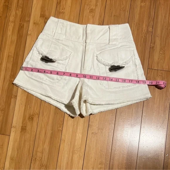 Derek Lam Frayed Toggle Shorts in Off White / Cream Size 0 - Picture 9 of 12